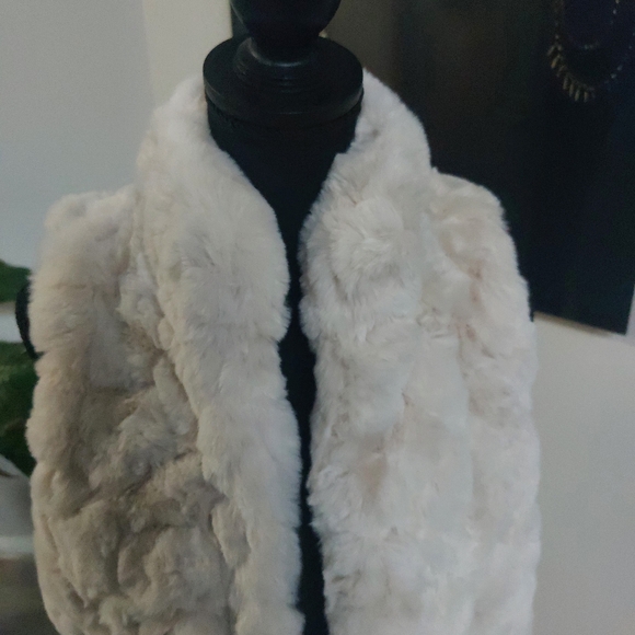 Rachel Zoe Faux Fur Cream Color Vest Size Small NWNT - Picture 4 of 13